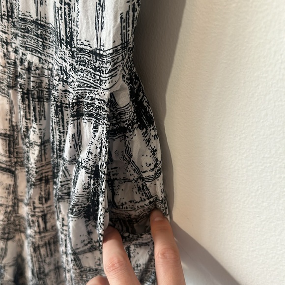 Patterned Romper with Pockets - Picture 6 of 6